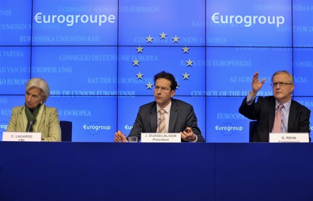 La directrice générale du FMI Christine Lagarde le président de l'Eurogroupe, Jeroen Dijsselbloem et le commissaire européen aux Affaires économiques et monétaires Olli Rehn, samedi à Bruxelles. © Reuters