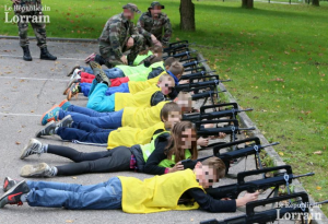 enfants fusils d'assault